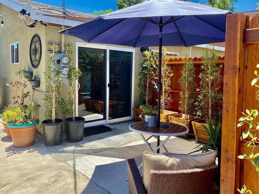 Hidden Gem La: 2bd W/ Dreamy Backyard Los Angeles