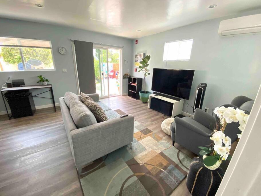 Hidden Gem La: 2bd W/ Dreamy Backyard