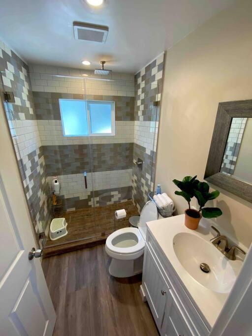 Hidden Gem La: 2bd W/ Dreamy Backyard