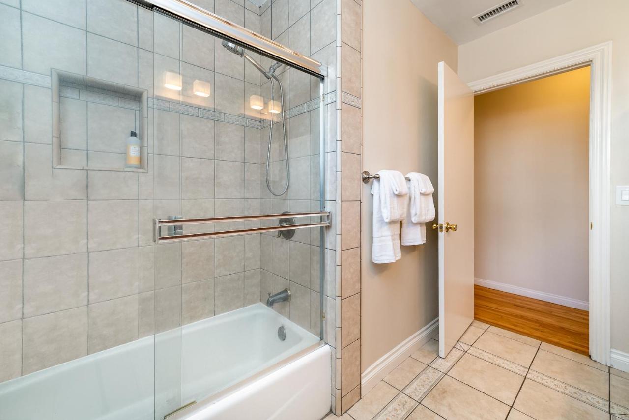 Villa Beautiful Sunny La Oasis - 4br,2bt Whole House - Private Pool And Large Backyard! *
