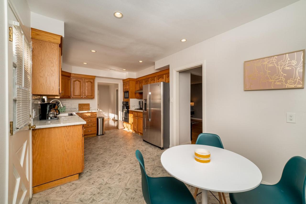 Villa Beautiful Sunny La Oasis - 4br,2bt Whole House - Private Pool And Large Backyard! *