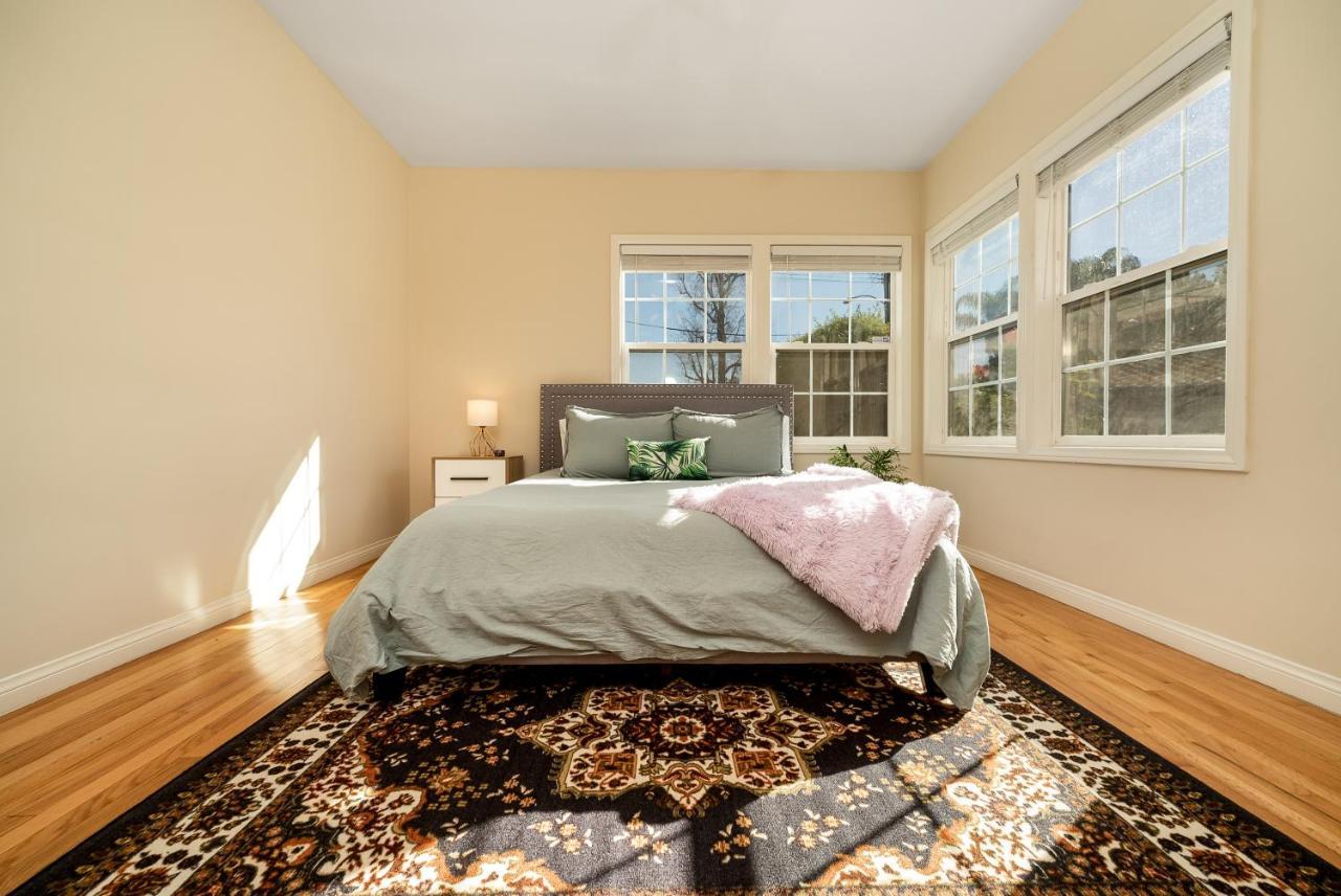 Villa Beautiful Sunny La Oasis - 4br,2bt Whole House - Private Pool And Large Backyard!