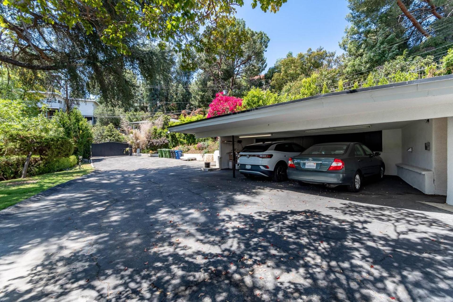 Multiview Manor * Los Angeles