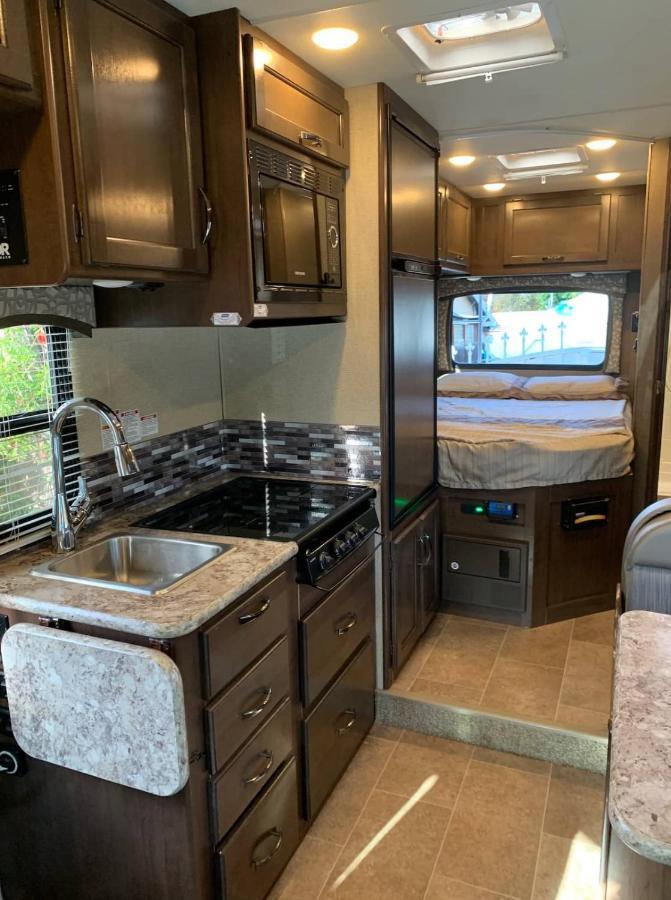 Aj-xl Rv