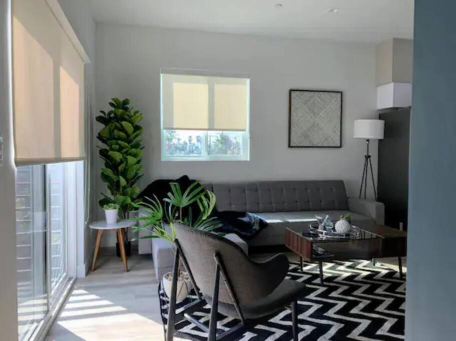Holiday home 4br Townhouse In Mid City