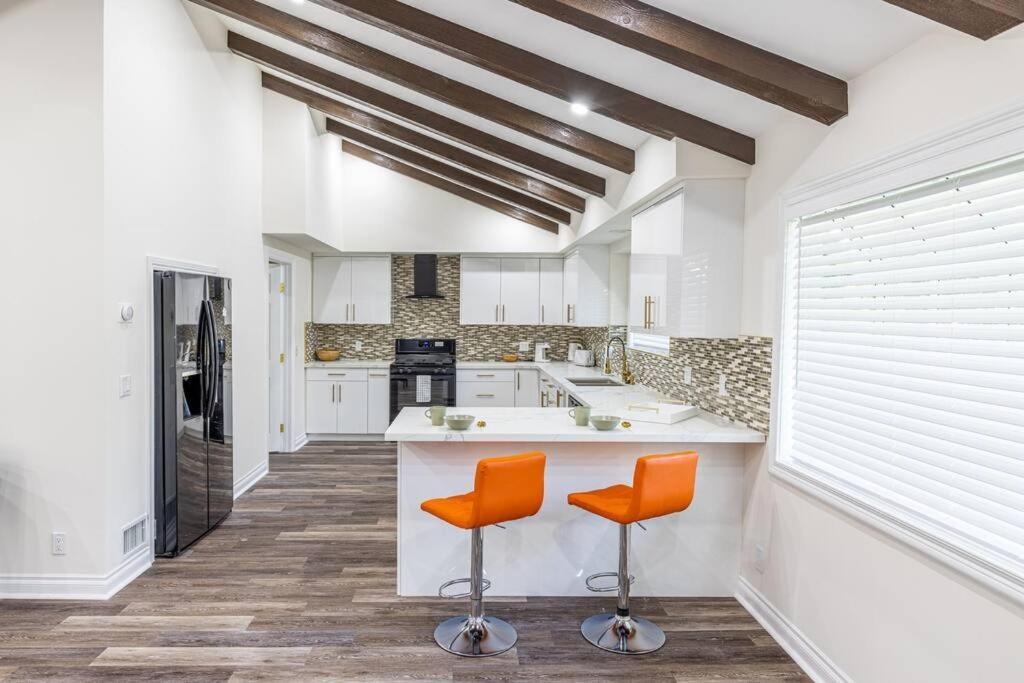Stunning, Newly Remodeled Bright * Los Angeles