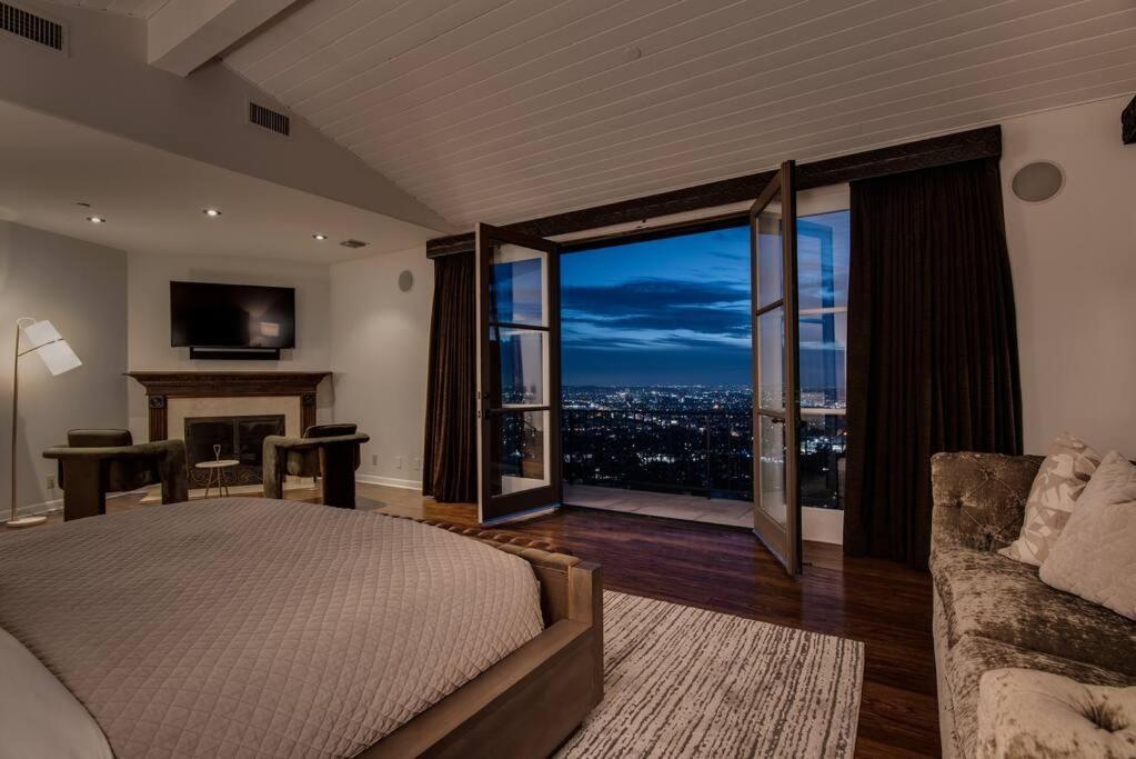 Casa de férias Private Spanish Mansion Perched In The Hills Los Angeles