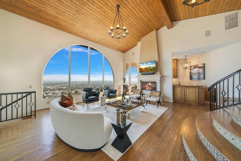 Private Spanish Mansion Perched In The Hills Casa de férias Los Angeles