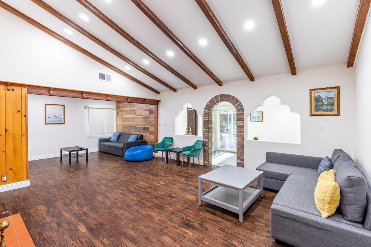 Spacious With Garden & Pool *