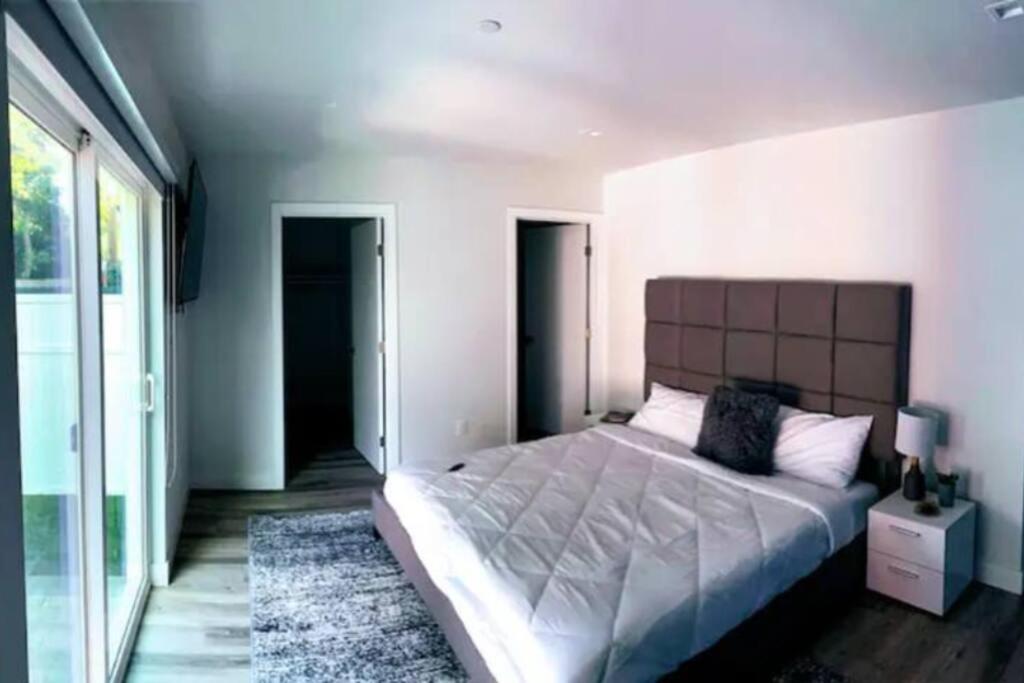 Holiday home 4br Townhouse In Mid City