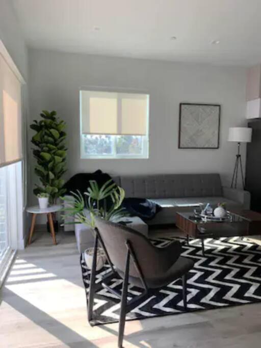 4br Townhouse In Mid City