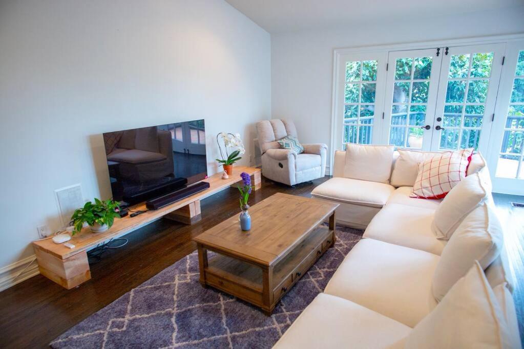 Entire On Sunset Strip Villa *