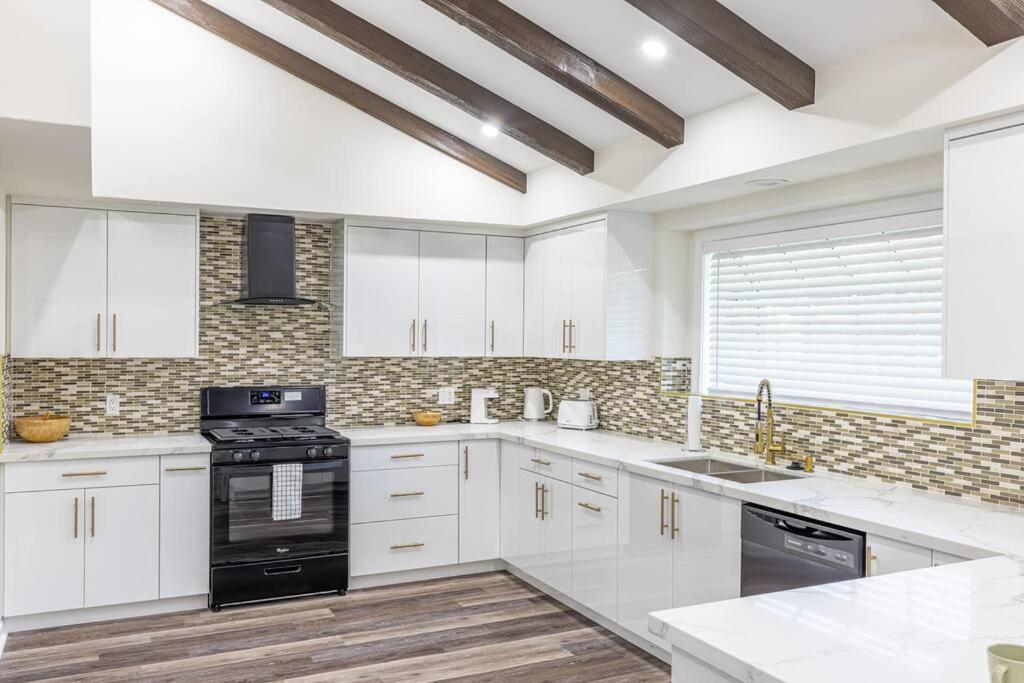 Pousada Stunning, Newly Remodeled Bright
