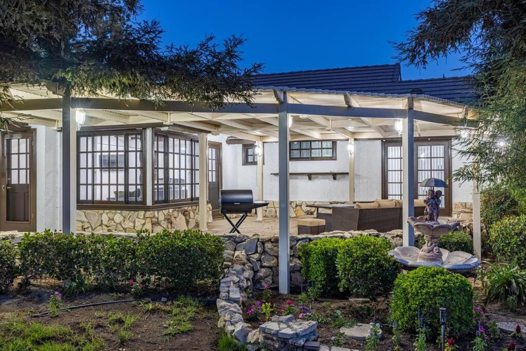 Pousada Stunning, Newly Remodeled Bright