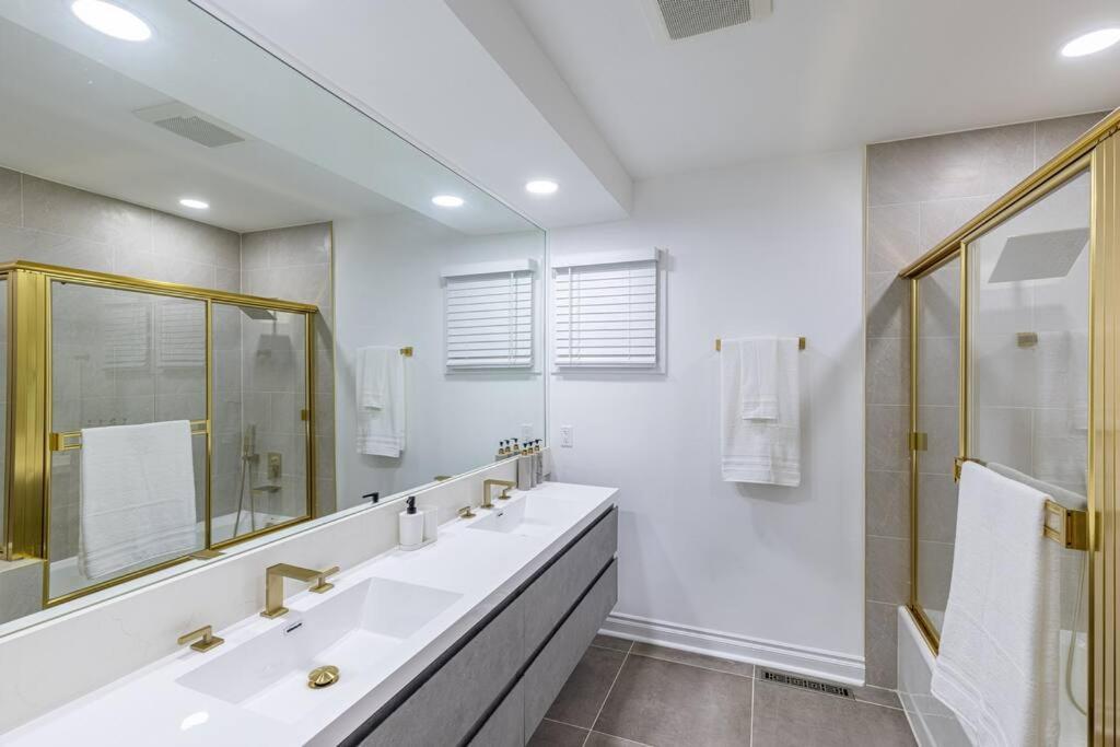 Stunning, Newly Remodeled Bright Pousada