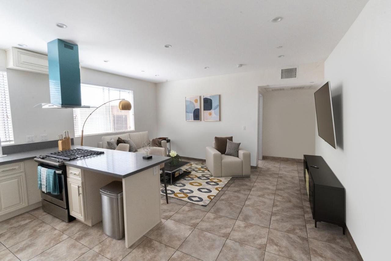 New Luxury Hollywood Sign View- Apartment *