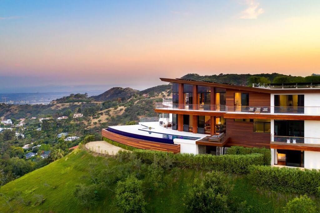 Modern With Unmatched Skyline Views Los Angeles