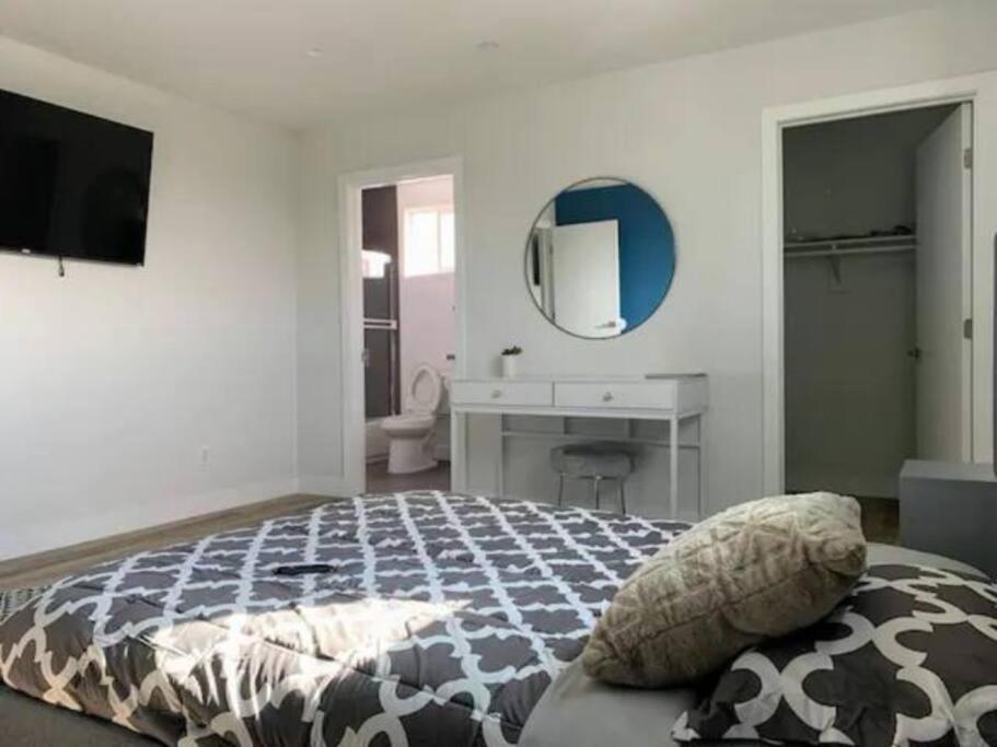 Holiday home 4br Townhouse In Mid City