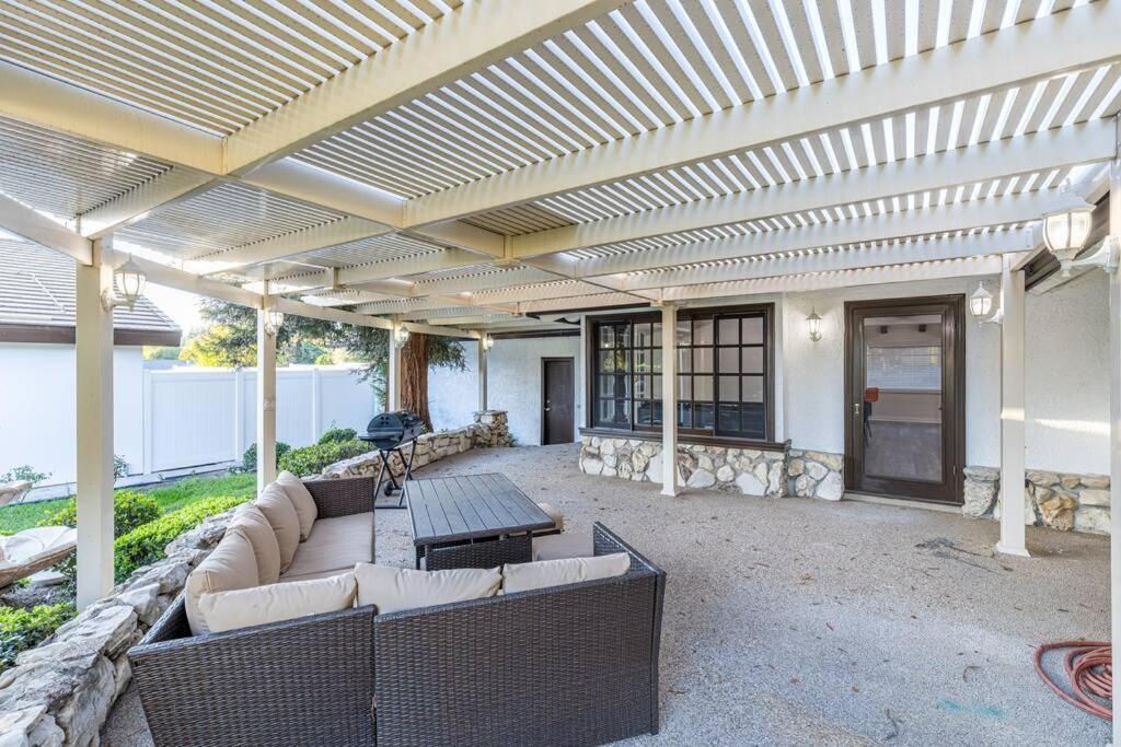 Stunning, Newly Remodeled Bright Pousada *