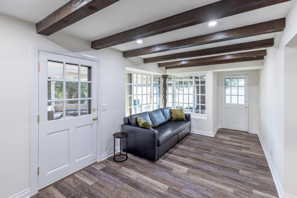 Stunning, Newly Remodeled Bright * Los Angeles