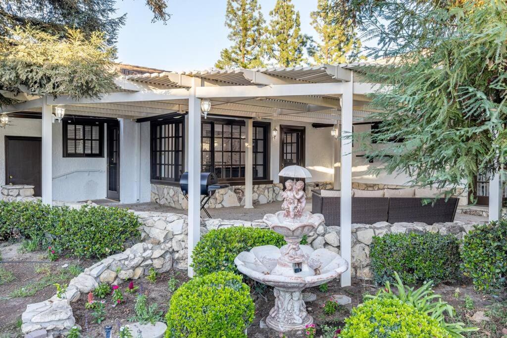 Stunning, Newly Remodeled Bright Pousada *