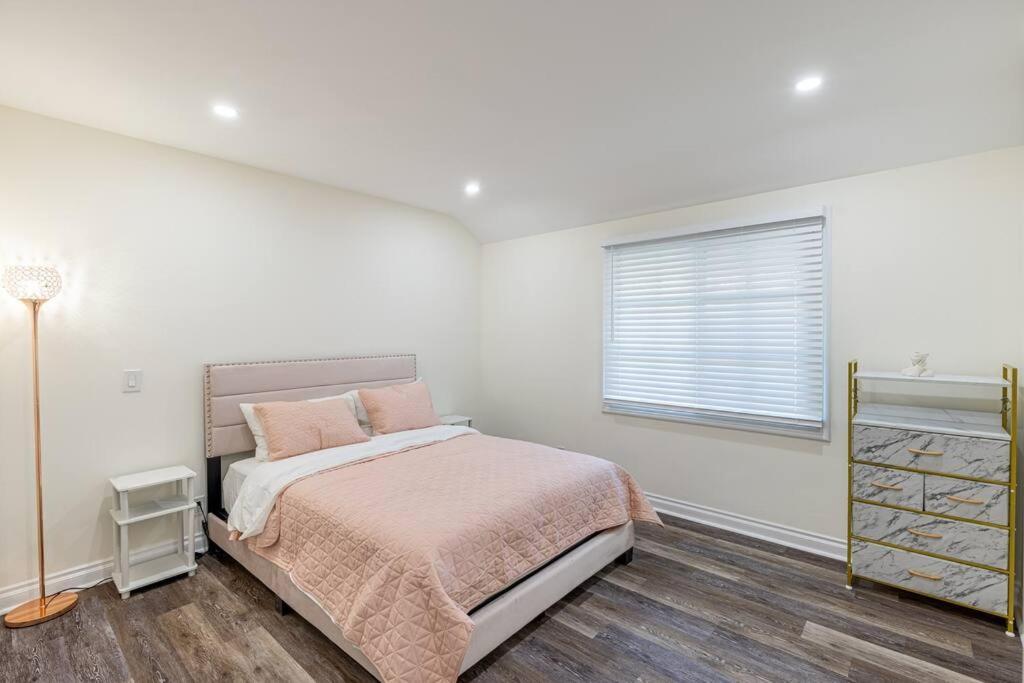 Stunning, Newly Remodeled Bright Pousada