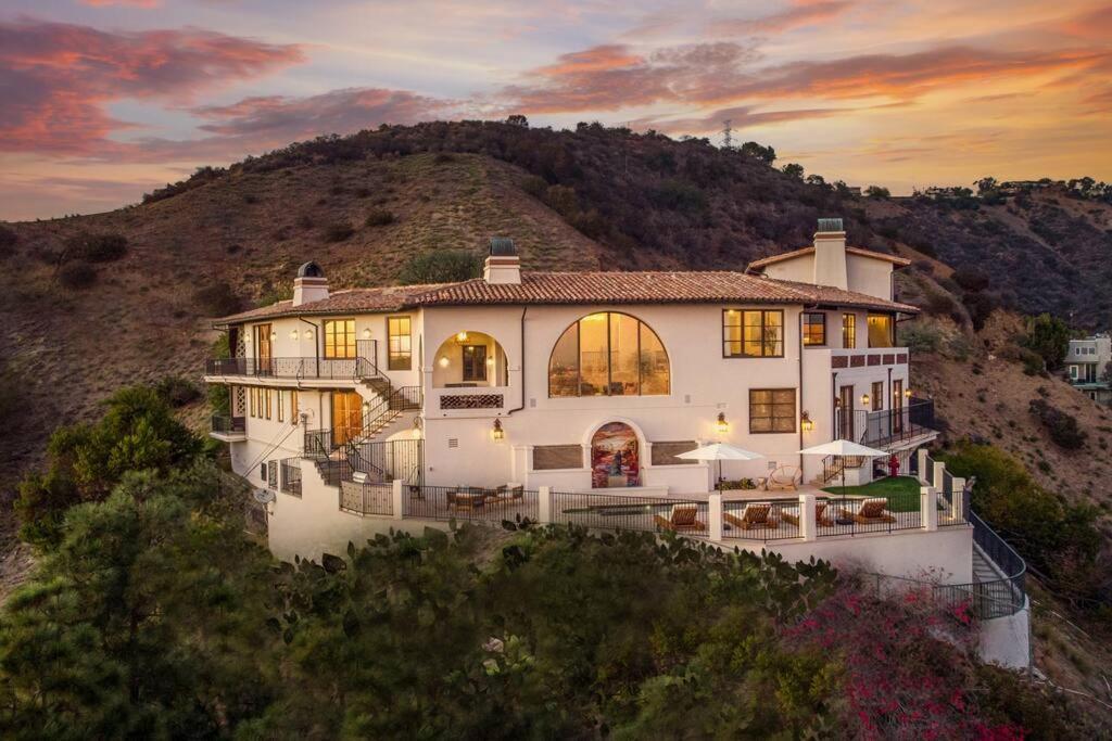 Private Spanish Mansion Perched In The Hills Casa de férias Los Angeles