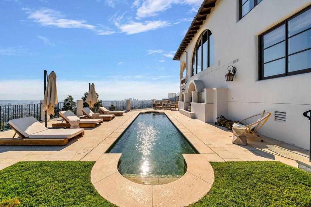 Casa de férias Private Spanish Mansion Perched In The Hills Los Angeles