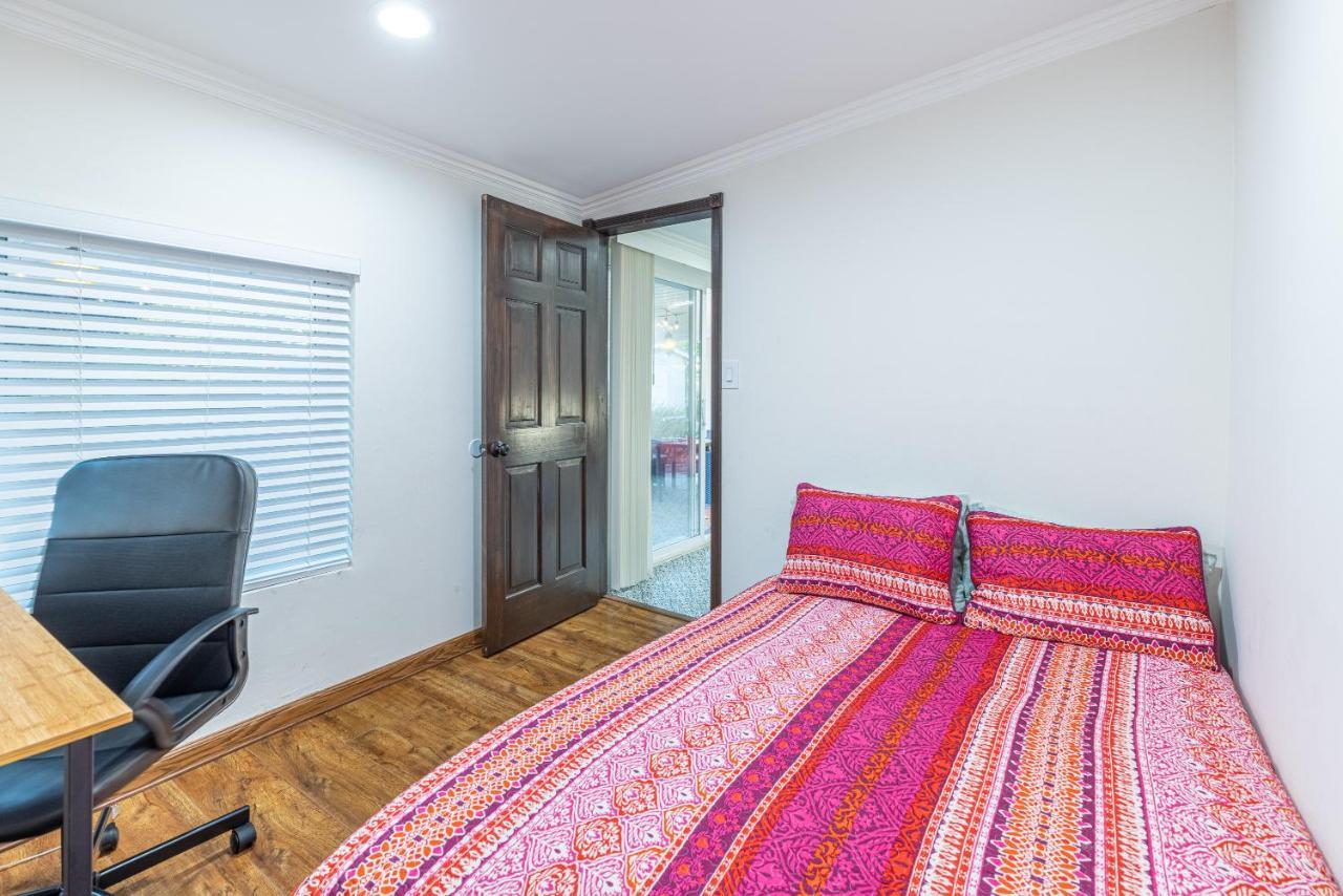 Spacious With Garden & Pool Los Angeles