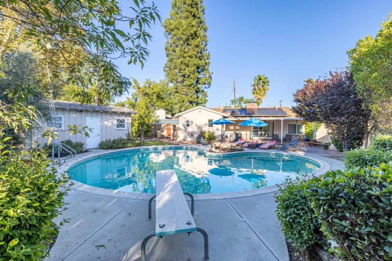 Spacious With Garden & Pool