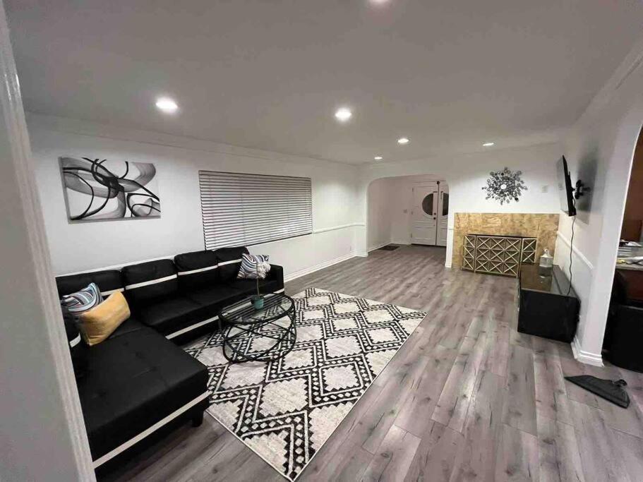 Woodland Hills 3 Bedroom W/ Pool And *