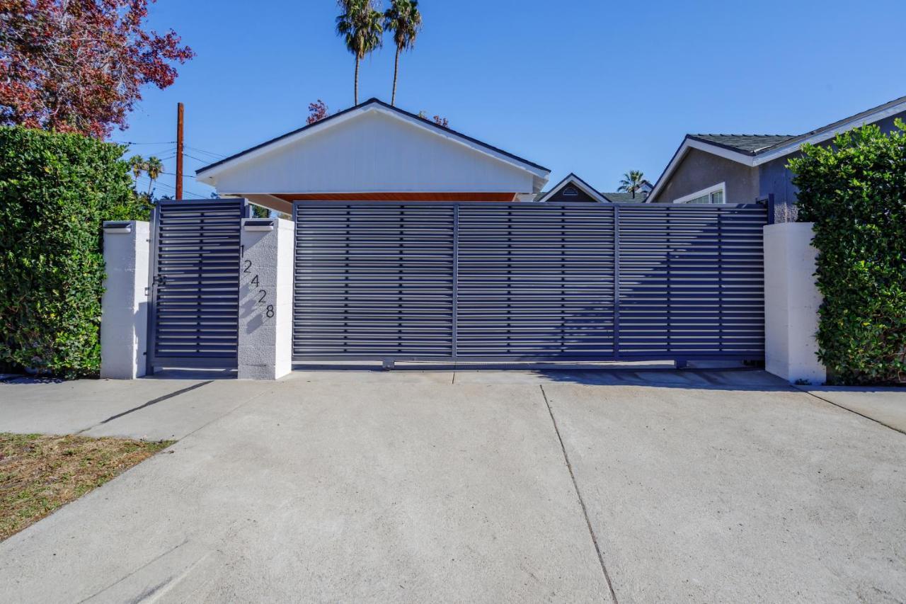New 5 Bed W/hot Tub Close To Universal Sleeps 12 Los Angeles