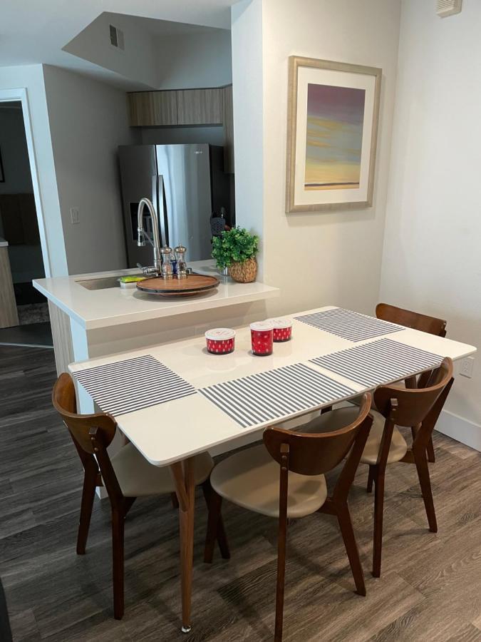 Lovely 2/2 In Heart Of Santa Monica With Free Parking Apartment
