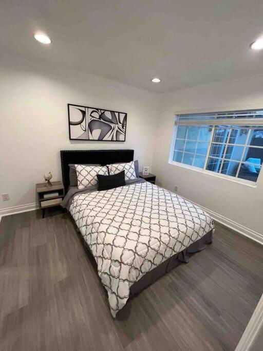 Woodland Hills 3 Bedroom W/ Pool And *
