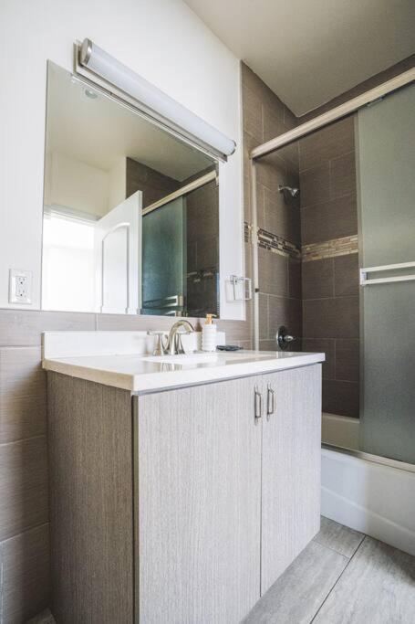Blue Palm Hollywood Aprtments