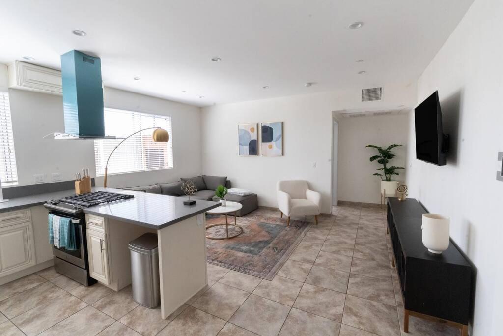 Apartment Blue Palm Hollywood Aprtments *