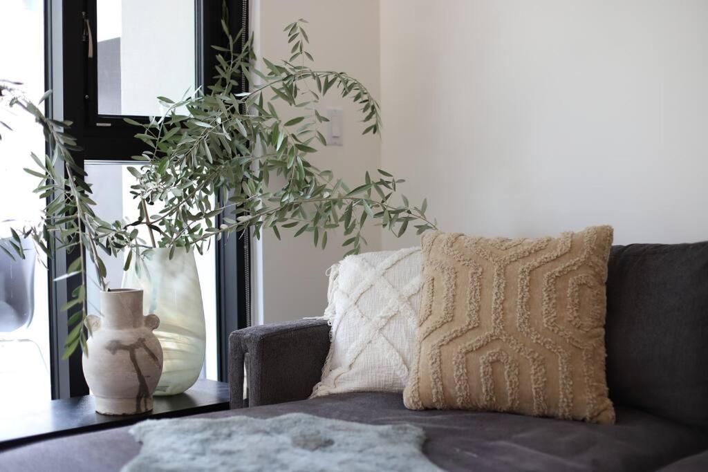 Apartment Rose In West Hollywood Los Angeles
