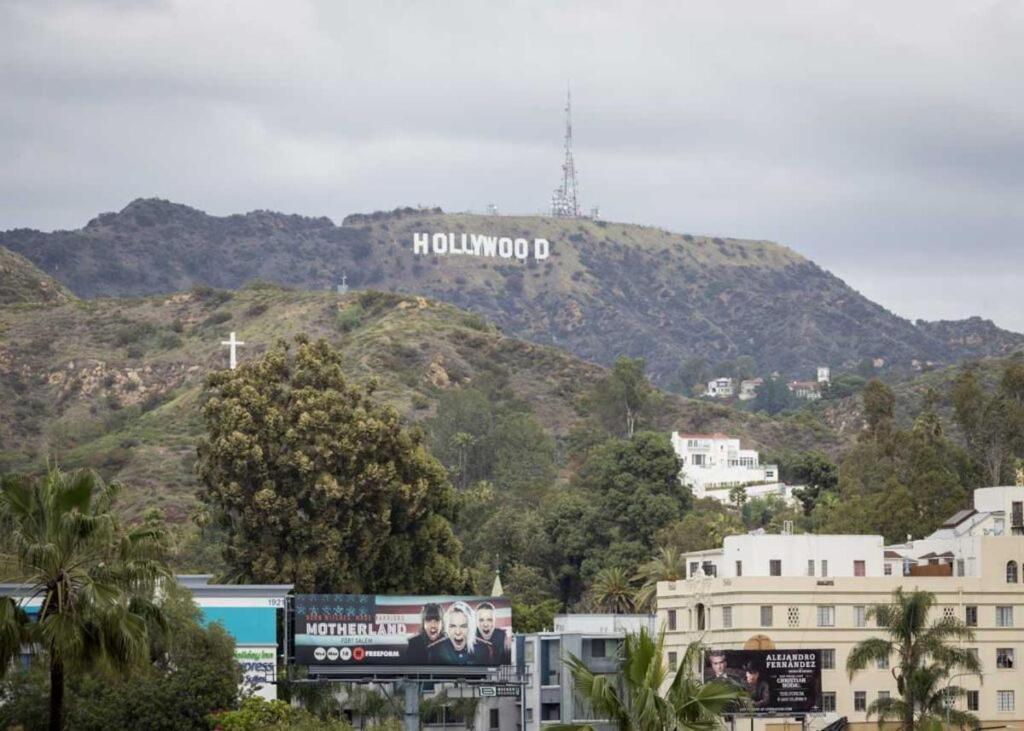Blue Palm Hollywood Aprtments Apartment