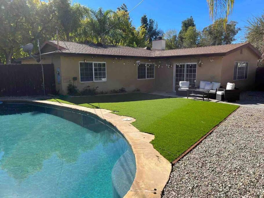 Woodland Hills 3 Bedroom W/ Pool And Holiday home Los Angeles