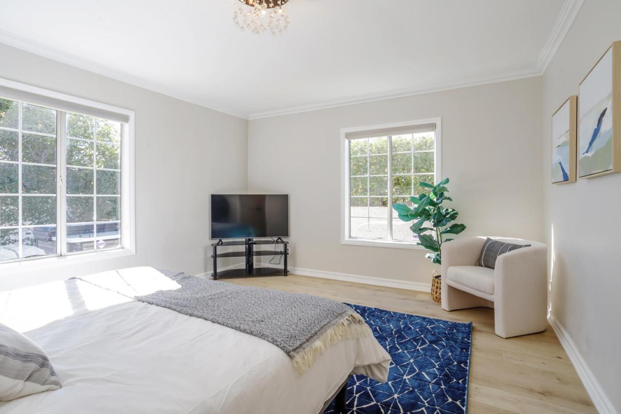 New 5 Bed W/hot Tub Close To Universal Sleeps 12
