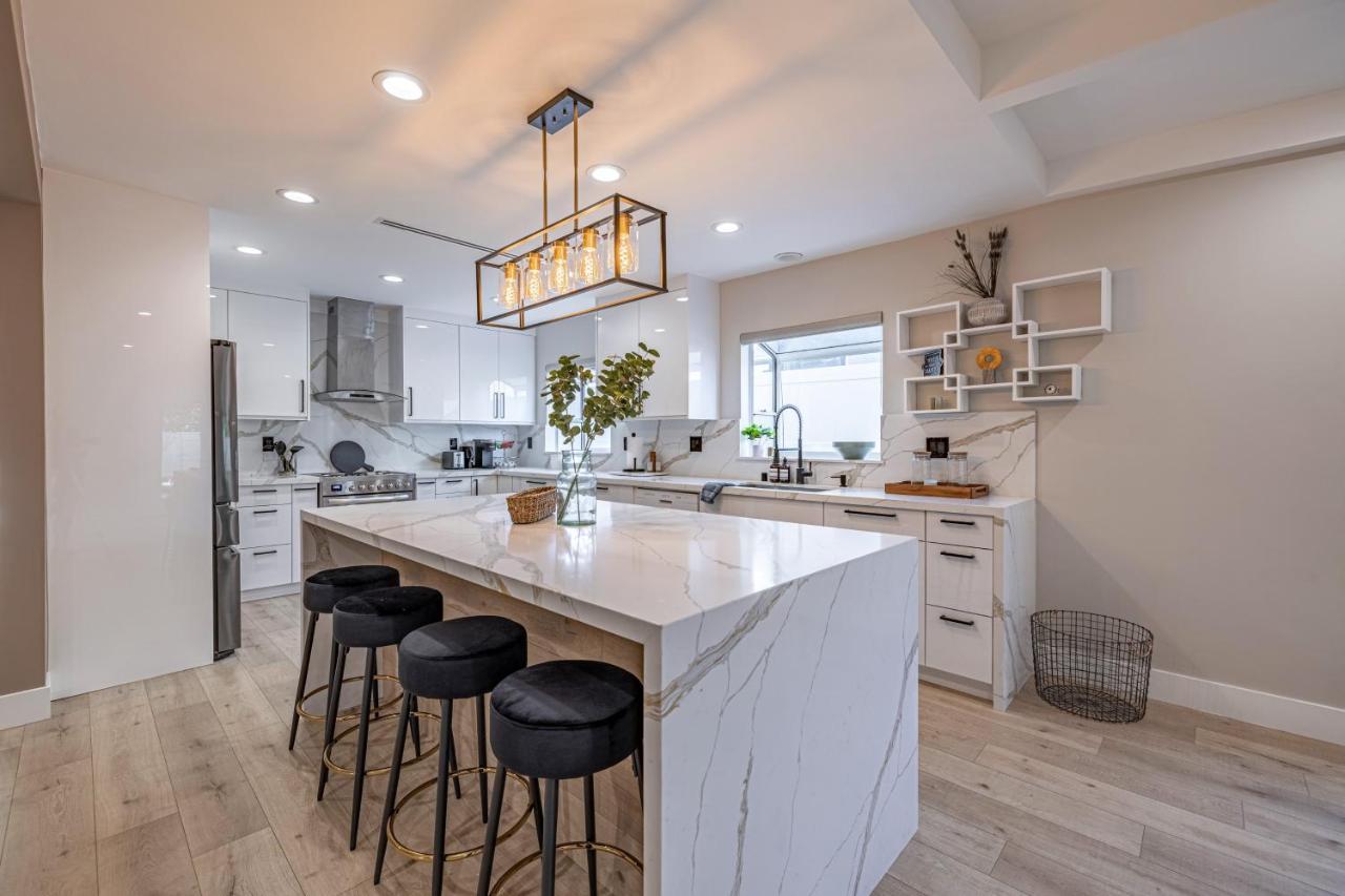 New 5 Bed W/hot Tub Close To Universal Sleeps 12 * Los Angeles