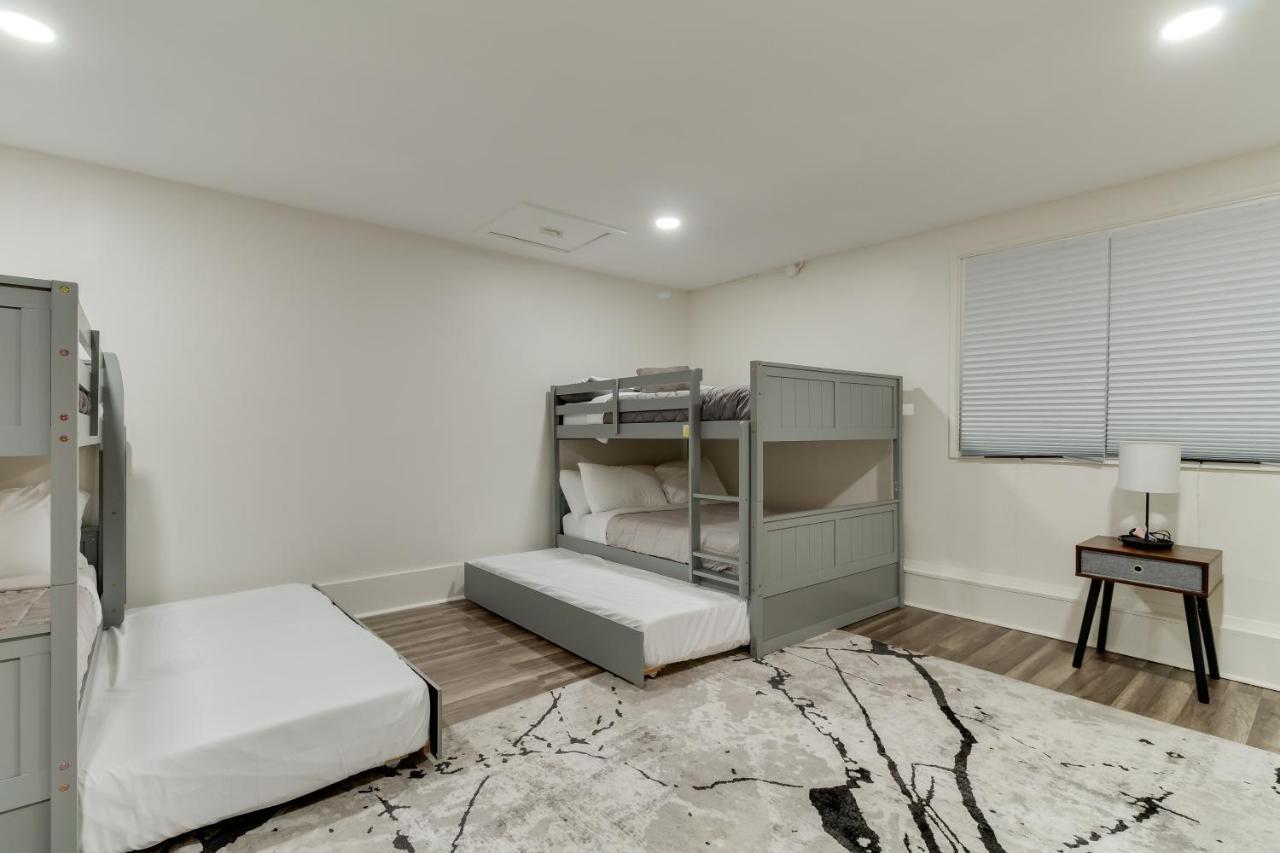 4 Bedroom West Hills Charmer With Pool And Jacuzzi Holiday home Los Angeles
