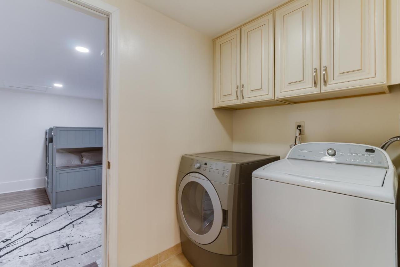 4 Bedroom West Hills Charmer With Pool And Jacuzzi Holiday home