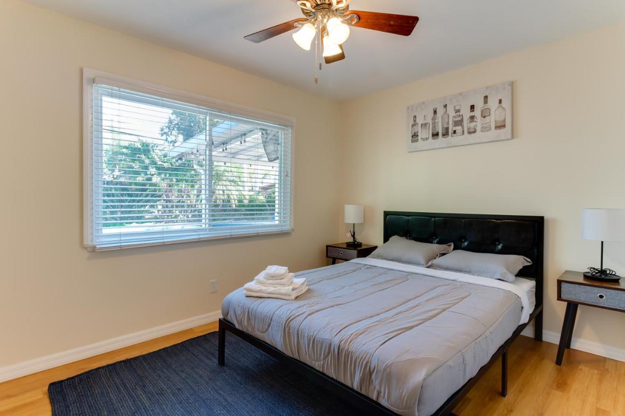 Holiday home 4 Bedroom West Hills Charmer With Pool And Jacuzzi
