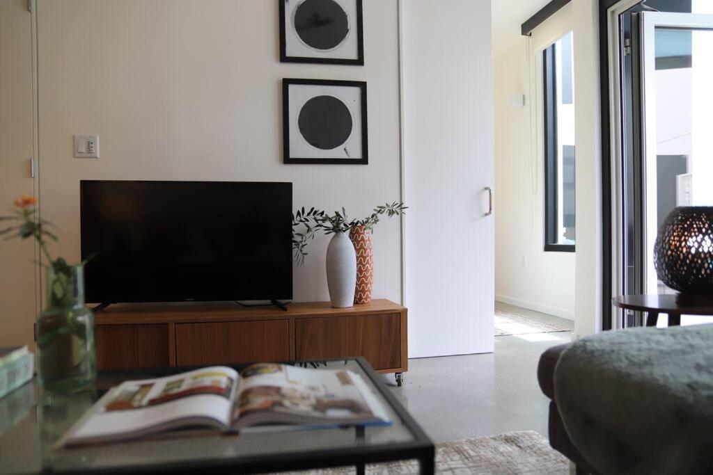 Apartment Rose In West Hollywood *