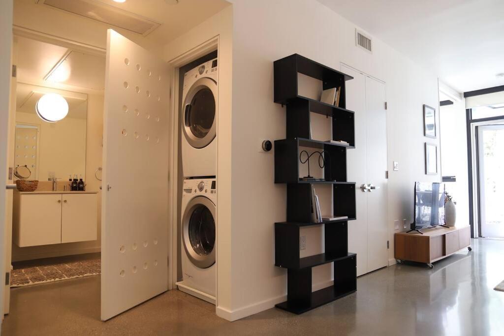 Rose In West Hollywood Apartment Los Angeles