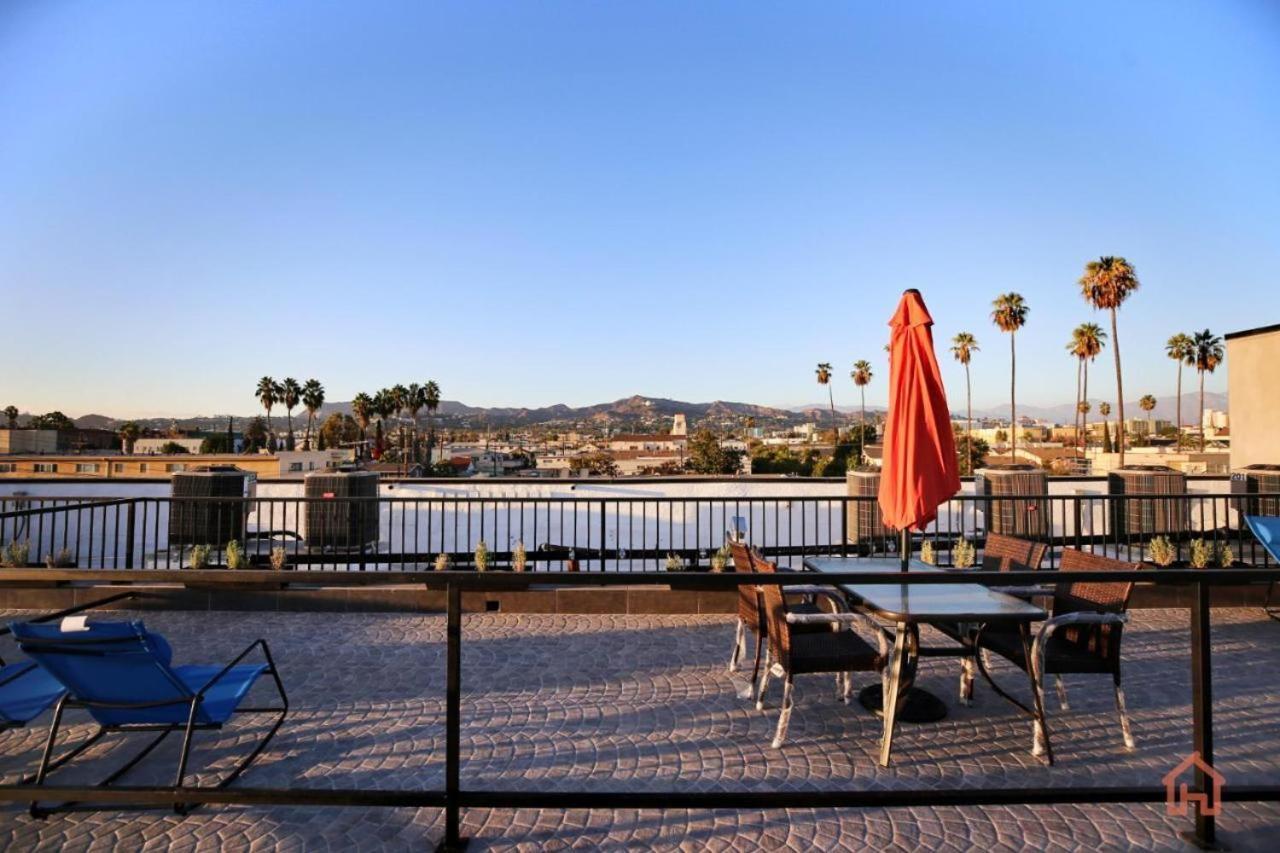 Blue Palm Hollywood Aprtments *