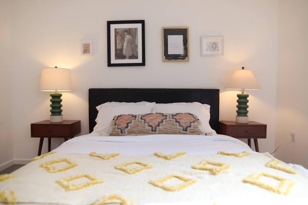 Rose In West Hollywood Apartment *