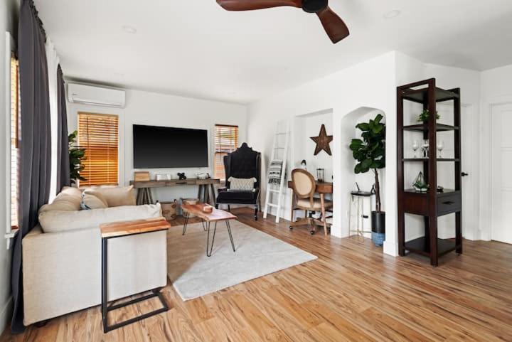 Culver 2 Bedroom Walking Distance To Downtown Unit B Apartment