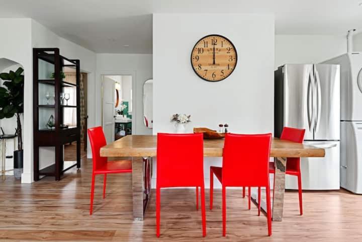 Culver 2 Bedroom Walking Distance To Downtown Unit B